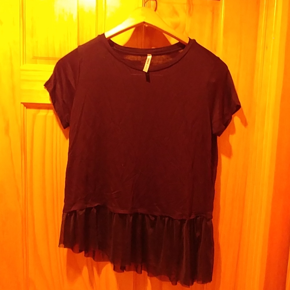 Black tee w/lace bottom